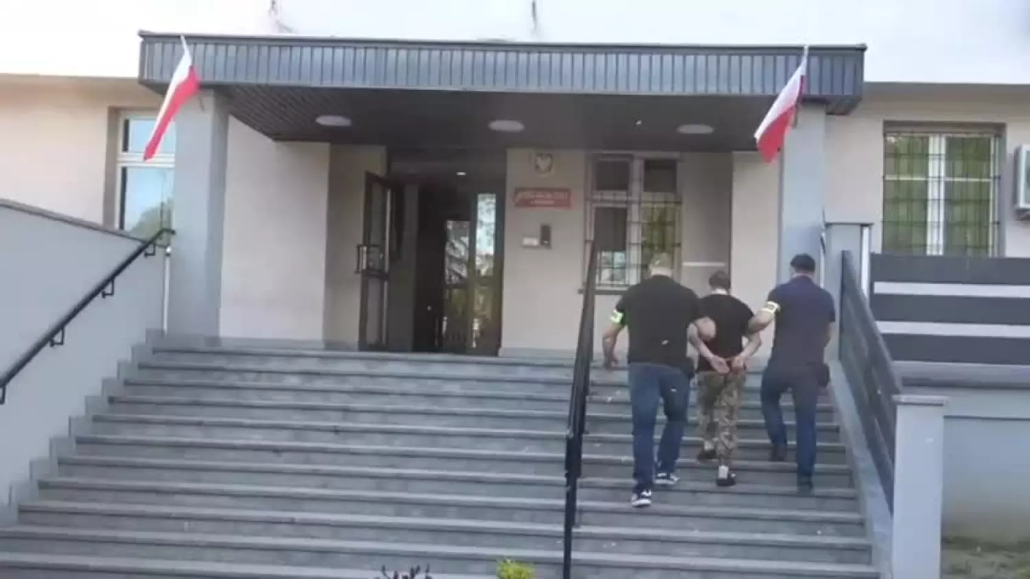 Dobrowadzenie podejrzanego o oszustwa "na policjanta"