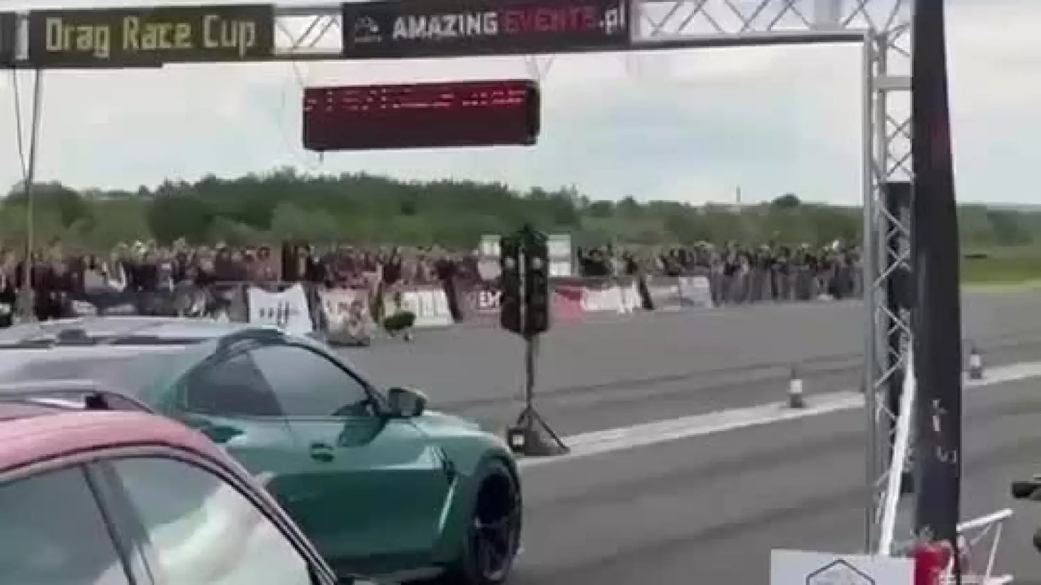 BMW wjechało w tłum ludzi w Krośnie