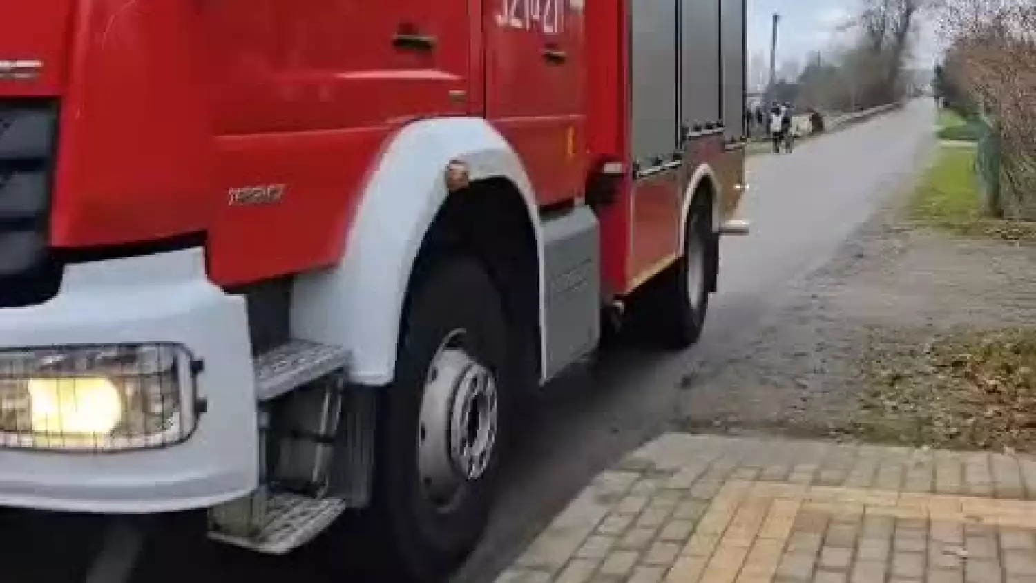 Pożar altanki i szybka reakcja przypadkowych świadków zdarzenia