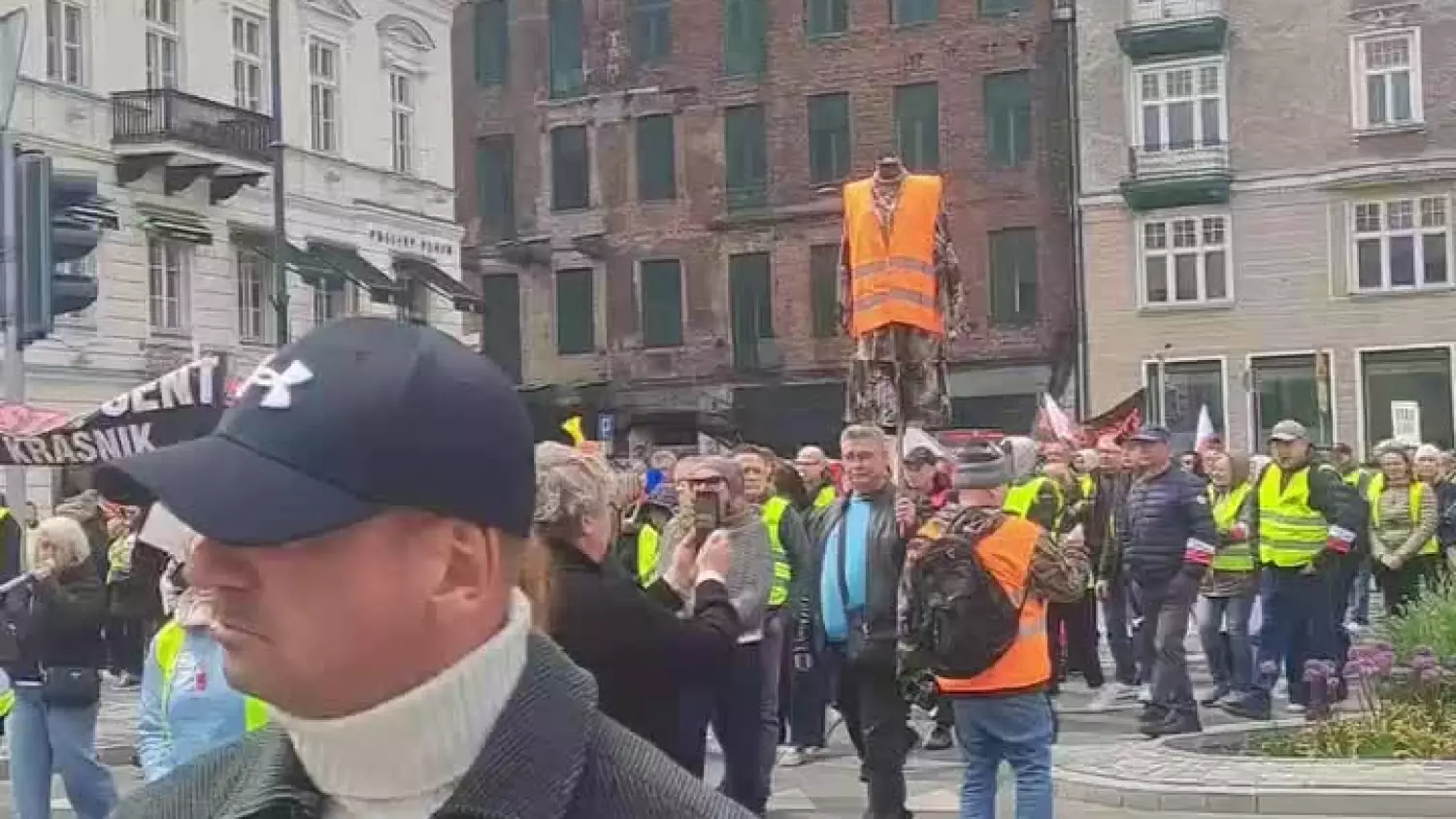 „STOP SENT”. Handlarze z Podkarpacia pojechali do Warszawy protestować przeciw nowym przepisom.mp4